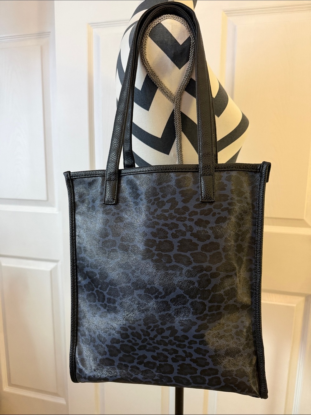 Women's Black Leopard-Print Tote Bag